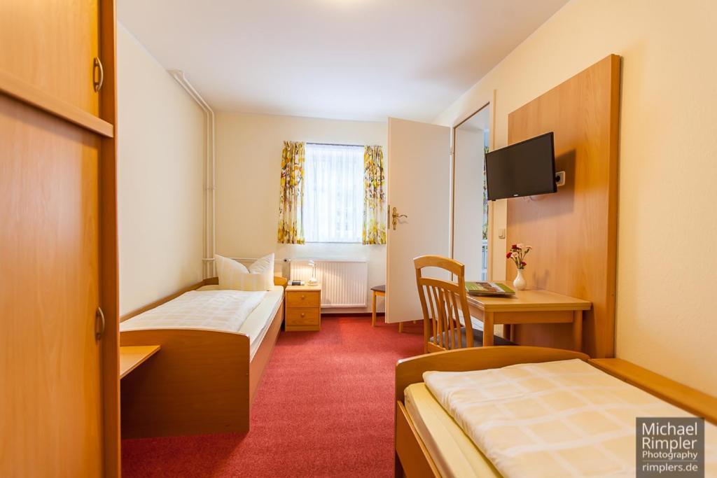Wanderhotel Sonnebergbaude Валтерсдорф Екстериор снимка